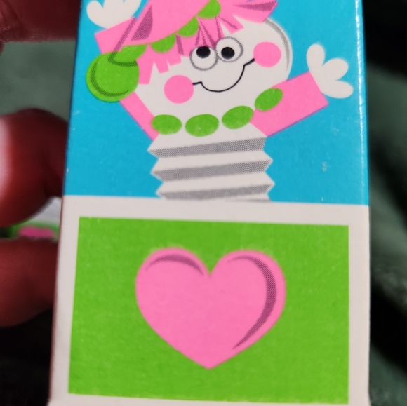 Vintage Avon Jack in the box pin, 1976. 48 years old! - Picture 4 of 10